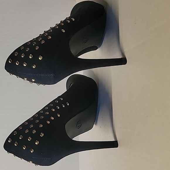 Mossimo size 7.5 Black suede like material gold studded detail oheel 4” heel - Picture 5 of 8